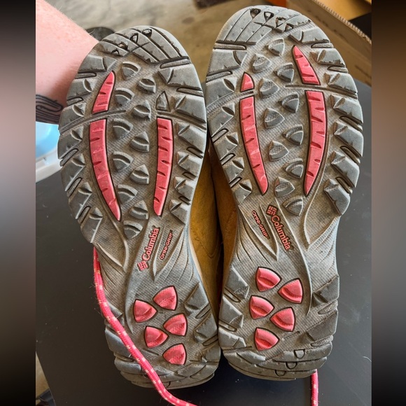Columbia Tan/ Brown Hiking Boots - Picture 3 of 6